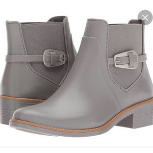 Bernardo Pansie Rain Boots